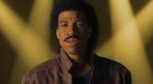 Lionel Richie - Say You, Say Me Music Video